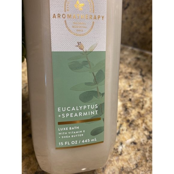 Bath & Body Works Aromatherapy “Eucalyptus + Spearmint” Luxe Bath - Picture 2 of 5